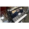 Image 2 : BLACK ACCORDIAN