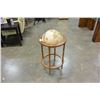 Image 2 : GLOBE ON WOOD STAND