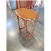 Image 2 : BARLEY TWIST OAK ENDTABLE WITH SCALLOPED EDGE