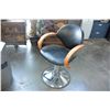 Image 2 : HYDRAULIC SALON CHAIR