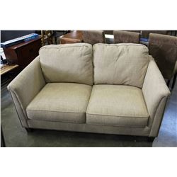 NEW ASHLEY SIGNATURE DESIGN CONTEMPORARY CLUB STYLE FABRIC LOVESEAT, WITH NAILHEAD DESIGN RETAIL $11