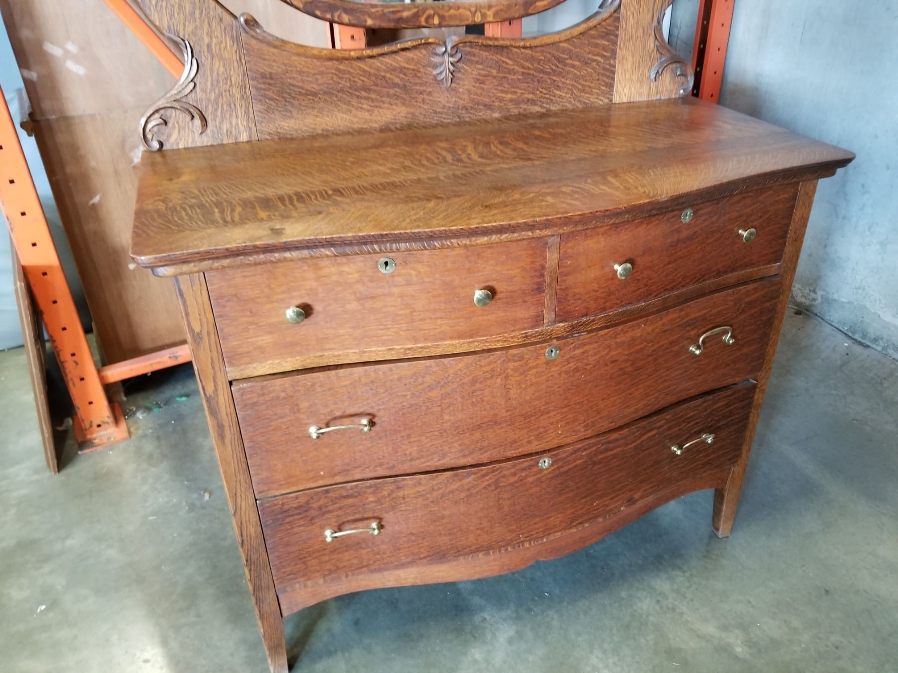 Antique Oak Bowfront 4 Drawer Dresser With Tilting Mirror