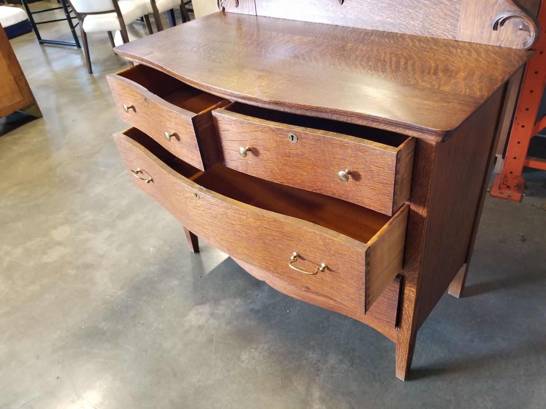 Antique Oak Bowfront 4 Drawer Dresser With Tilting Mirror