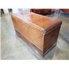 Image 2 : HONDERICH CEDAR CHEST