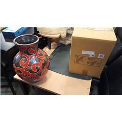 SET OF TWO VASES