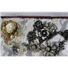 Image 2 : TWO TRAYS OF ESTATE PEARL AND OTHER JEWELLRY