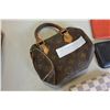 Image 2 : LV CARRY BAG AND 4 WALLETS