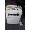 Image 1 : 9,000 BTU AIR CONDITIONER, WITH HOSE