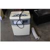 Image 1 : 9,000 BTU AIR CONDITIONER, WITH HOSE
