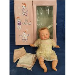 Tiny Thumbelina, Clothes & Case
