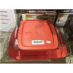 Pyrex Glass Containers w/ Lids Lot of 2