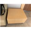 Image 1 : MAPLE 32'' ROUND RECEPTION COFFEE TABLE