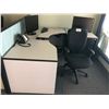 Image 1 : 2 GLOBAL EVOLVE OFFICE CUBICLES WITH SURFACES AND PEDESTALS