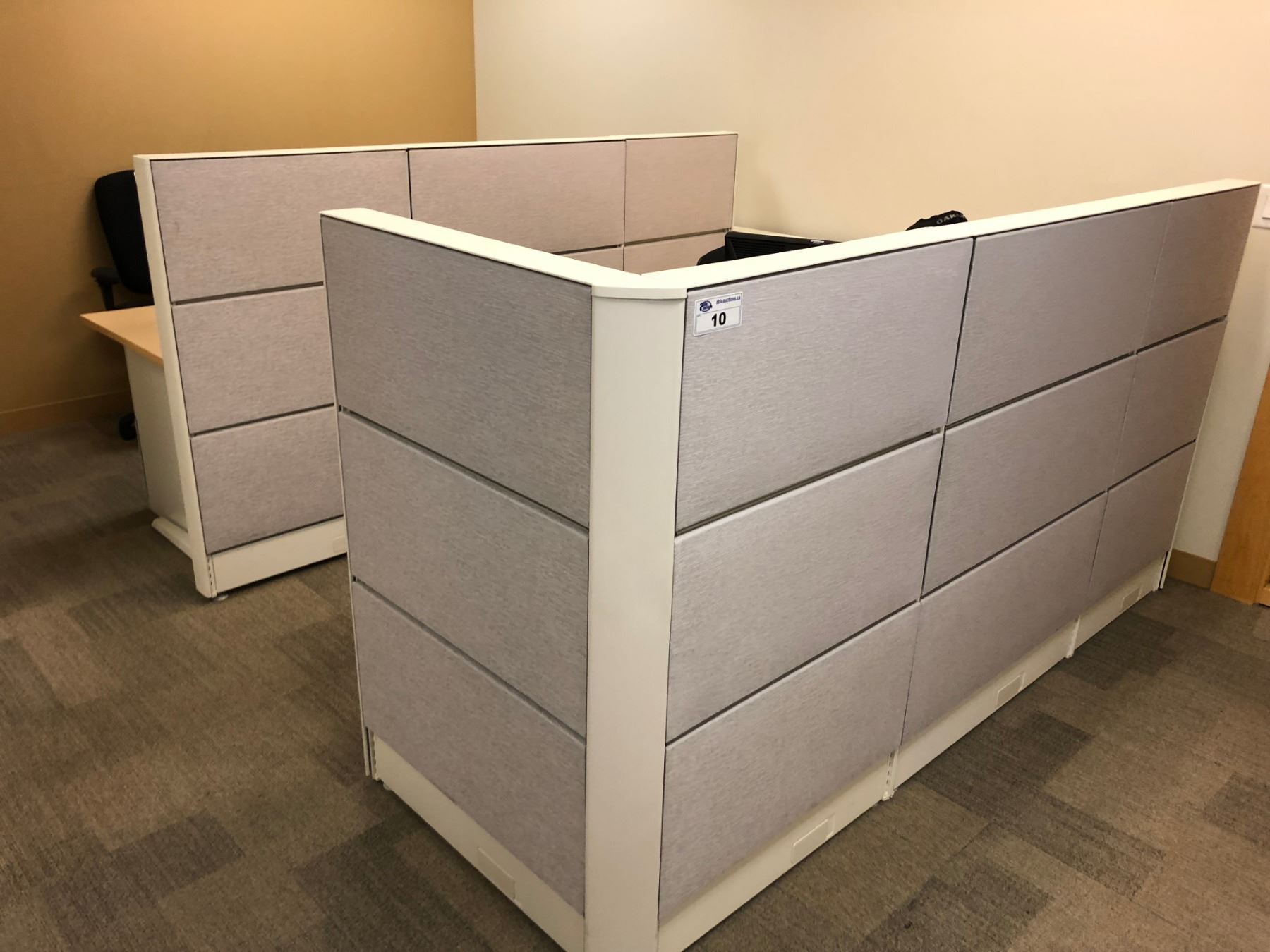 TEKNION 2 PERSON OFFICE CUBICLE STATION WITH MAPLE WORK SURFACES AND ...