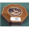 Image 2 : VINTAGE WEDGWOOD TIN W/BUTTONS