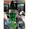 Image 1 : ART GLASS FISH & 2 ART GLASS PAPER WEIGHTS