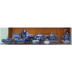 SHELF BLUE & WHITE PORCELAIN DÉCOR