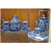 Image 4 : SHELF BLUE & WHITE PORCELAIN DÉCOR