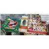 Image 1 : LOT VINTAGE CHRISTMAS DECORATIONS