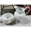 Image 1 : VINTAGE ALFRED MEAKIN JUG & CHAMBER POT