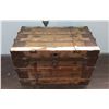 Image 1 : VINTAGE STEAMER TRUNK