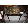 Image 1 : DECORATIVE SIDE TABLE