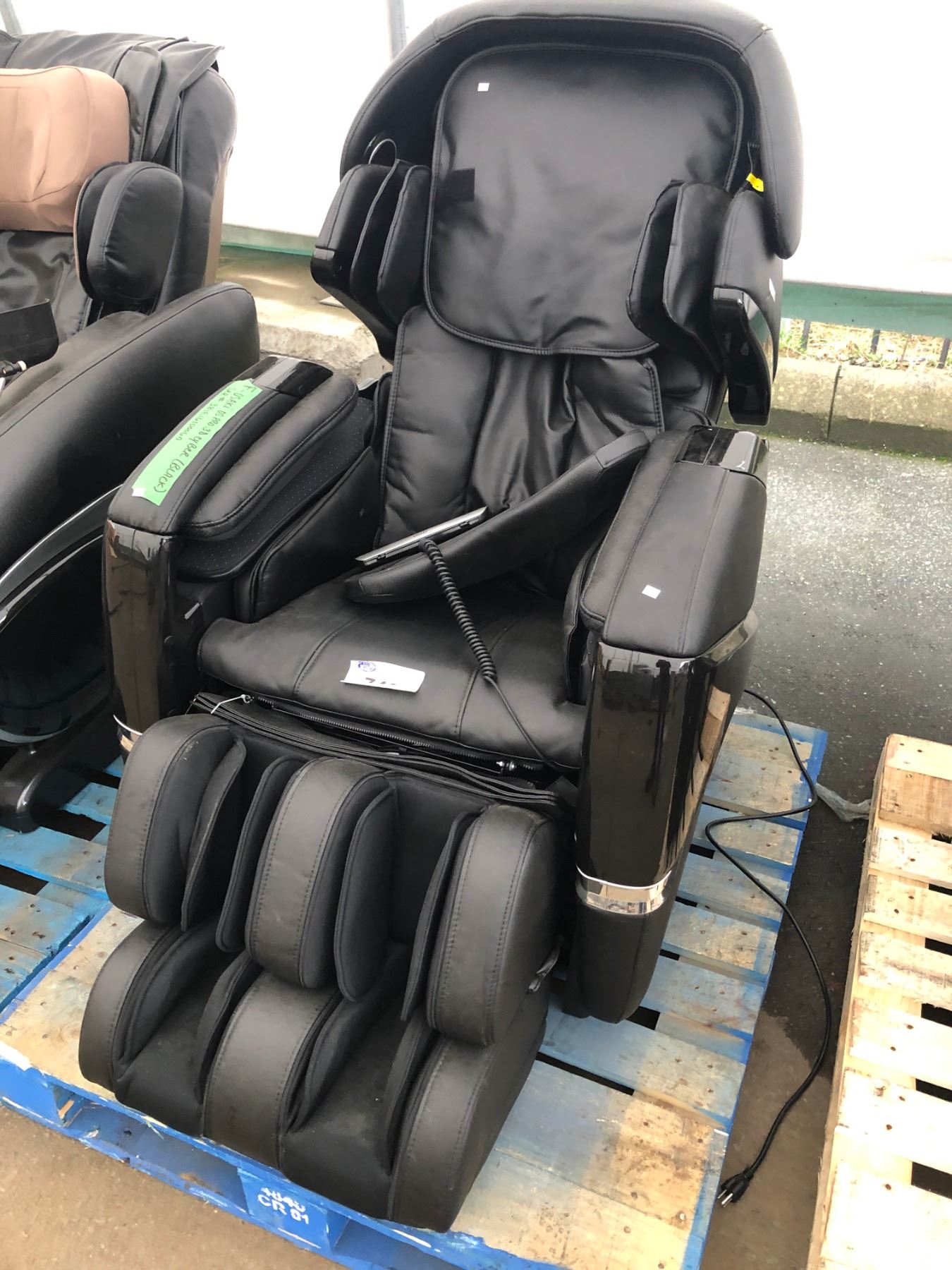 Black Osaki Os Pro 3d Cyber Zero Gravity Full Body Massage Chair As Is Needs Repair