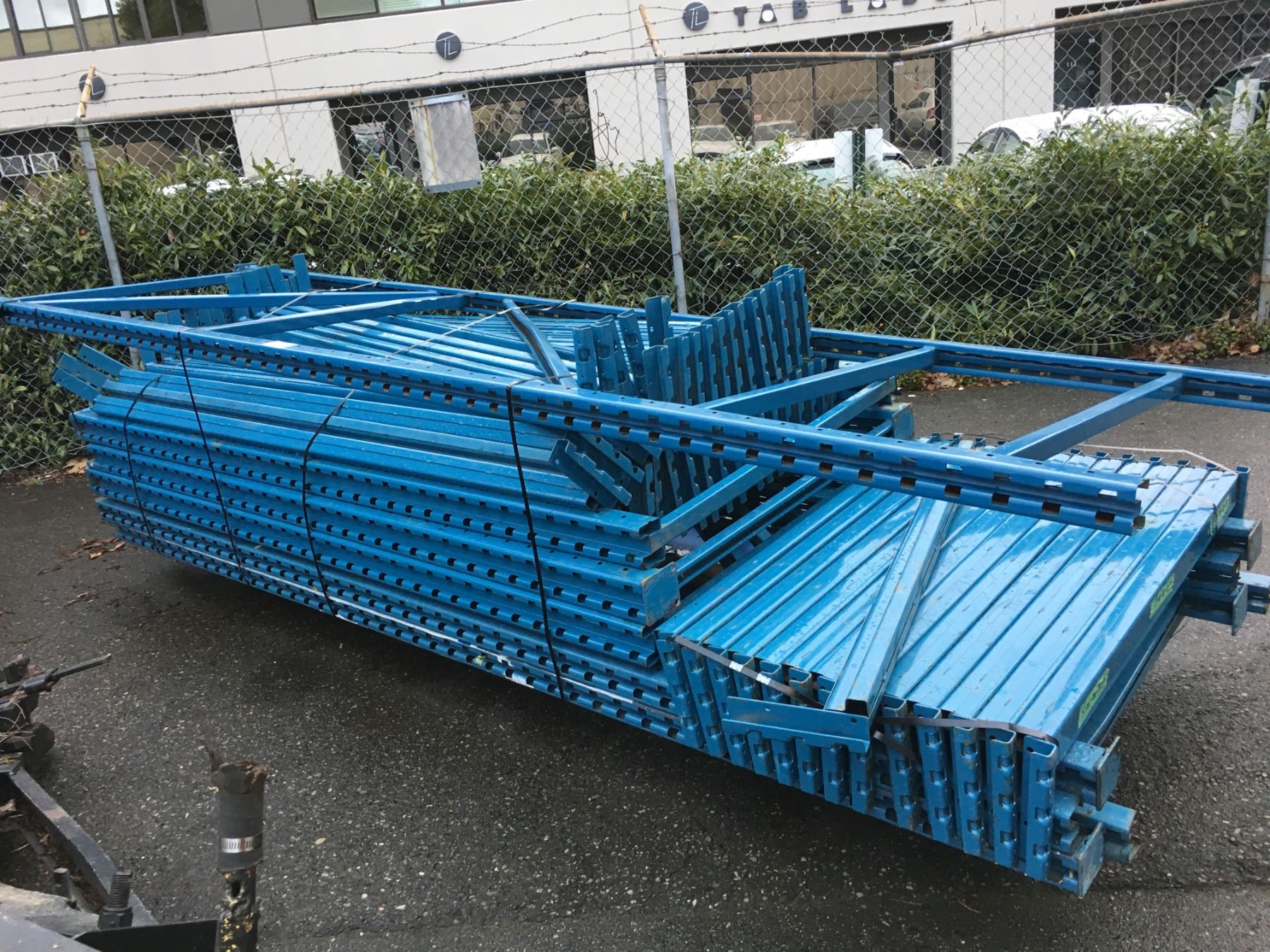 Pallet Rack Blue PALLET OF ASSORTED BLUE INDUSTRIAL PALLET RACKING UPRIGHTS AND CROSSBARS