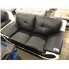 Image 2 : MODERN WHITE & BLACK LEATHER SOFA, LOVE SEAT & CHAIR (CHAIR MISSING FEET)