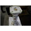 Image 2 : CAPODIMONTE FLORAL PEDESTAL