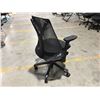 Image 2 : HERMAN MILLER SAYL OFFICE CHAIR