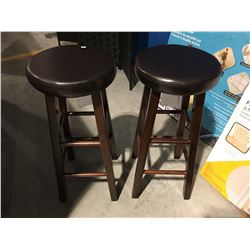 PAIR OF WOODEN BAR STOOLS WITH BROWN LEATHER UPHOLSTERED SEATS