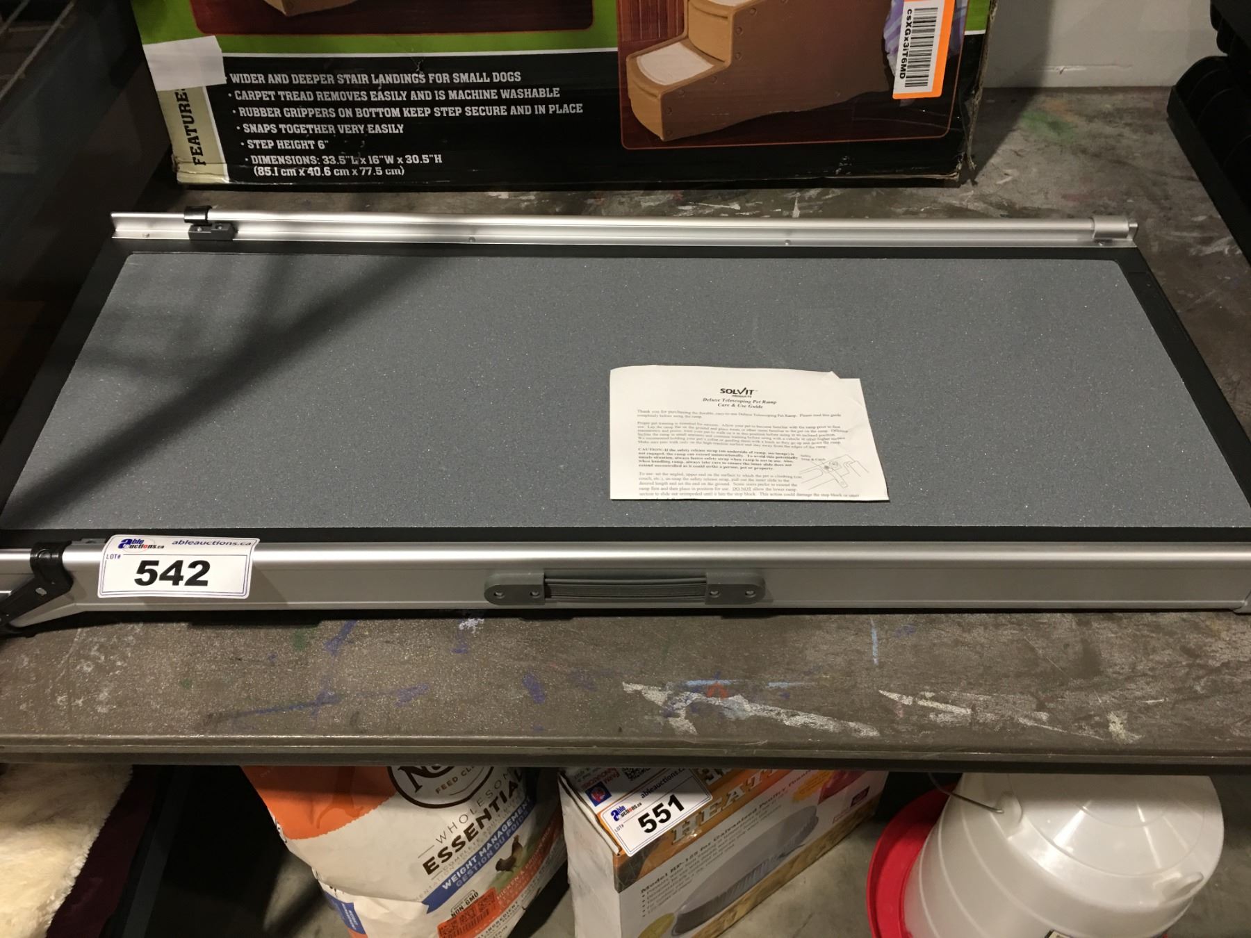 SOLVIT DELUXE TELESCOPING PET RAMP - Able Auctions