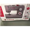 Image 2 : SINGER HEAVY DUTY 4423 SEWING MACHINE
