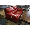 Image 2 : RED LEATHER LOVESEAT