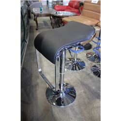 BLACK AND CHROME GAS LIFT BAR STOOL