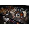 Image 2 : SHELF LOT OF ASSORTED DECOR, COLLECTABLES AND ANTIQUES