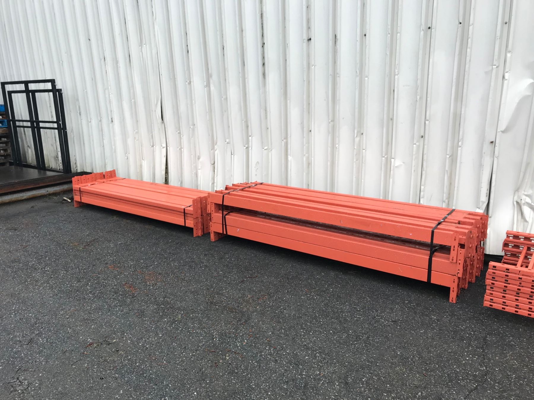 4 - 14' ORANGE HEAVY DUTY PALLET RACKING UPRIGHTS, 2 - 10' ORANGE HEAVY ...