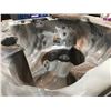 Image 2 : CAL SPA HOT TUB, AMERICAN SERIES, TUSCAN SUN ARCY 90X90 MAHOGANY BASE, BENCH