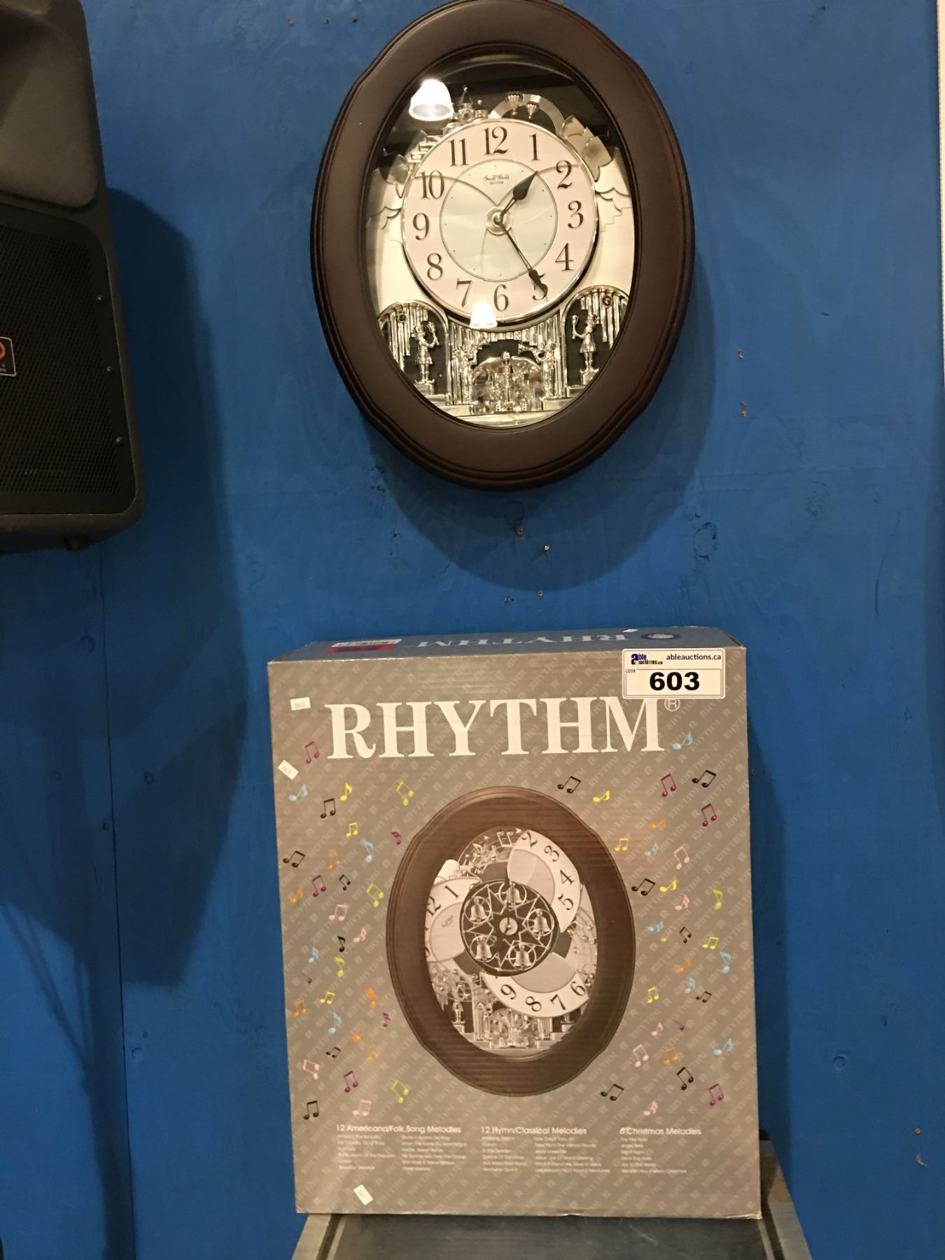 RHYTHM MUSICAL WALL CLOCK