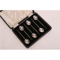 Silver: cased set of silver hallmarked coffee bean spoons