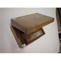 Oak cased stationary box with marquetry inlay in medallion form on lid, 12x10"