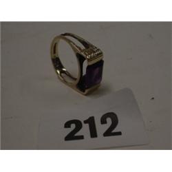9ct gold ring with square cut amethyst