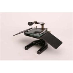 Mahogany boxed single lens dissecting microscope by Prior London with hand rests