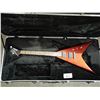 Image 2 : JACKSON RED FLYING V IN ORIGINAL CASE