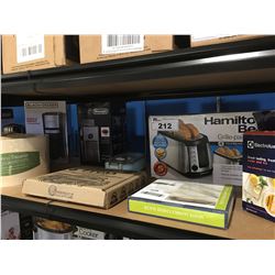 SHELF LOT OF SMALL KITCHEN APPLIANCES & ASSORTED KITCHENWARES