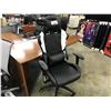 Image 2 : BLACK AND WHITE RACING STYLE FULLY ADJUSTABLE GAMING CHAIR