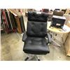 Image 2 : BLACK TUFTED HIGH BACK LEATHER EXECUTIVE CHAIR