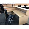 Image 2 : MAPLE 6X5' RECEPTION DESK