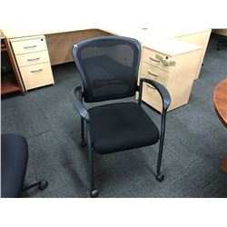 BLACK MESH BACK MOBILE CLIENT CHAIR